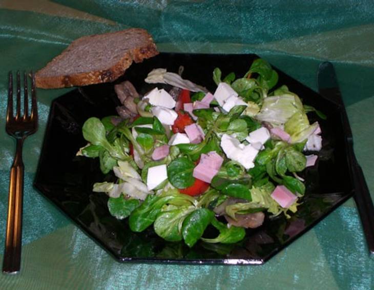 Blattsalat mit Schinken und Champignon