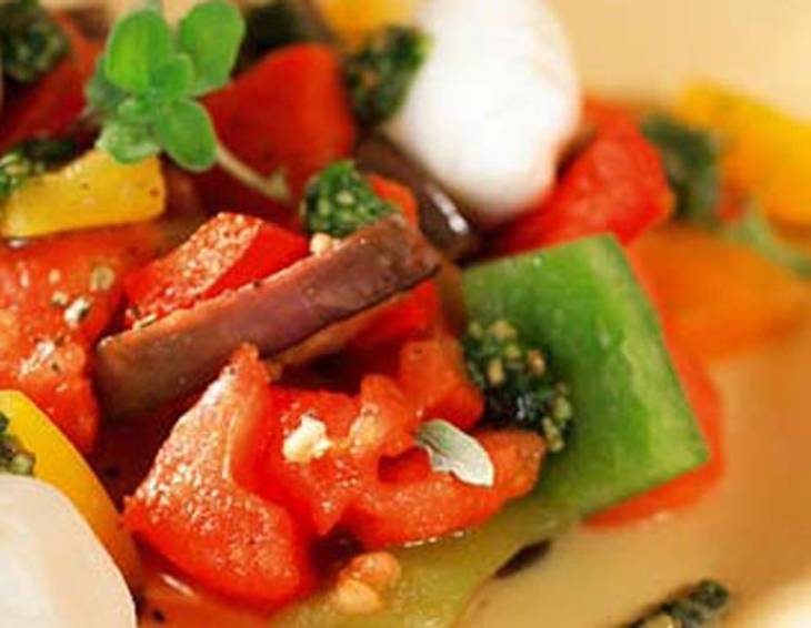 Paprikasalat mit Kernölpesto Paprikasalat mit Kernölpesto