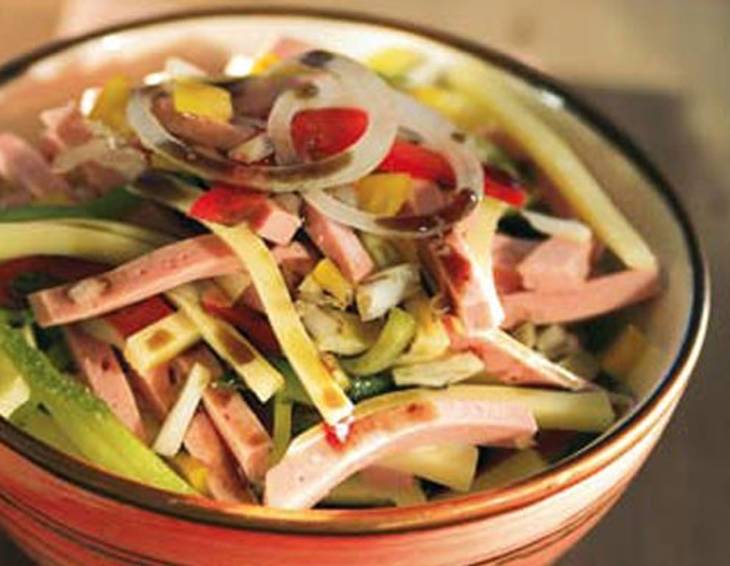 Saurer Wurstsalat Saurer Wurstsalat