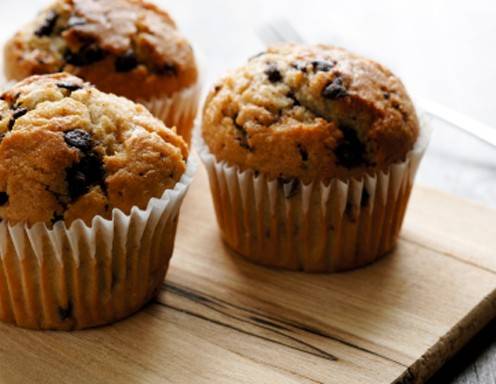 Klicken Sie mit der rechten Maustaste hier, um Bilder herunterzuladen: Muffins mit Mandeln und Schokoraspeln