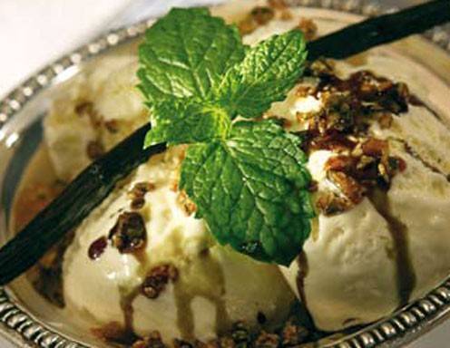 Vanilleeis mit Kernöl und Kürbiskernkrokant Rezept - ichkoche.de Vanilleeis mit Kernöl und Kürbiskernkrokant Rezept - ichkoche.de