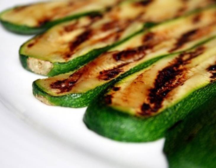 Gegrillte Zucchini Gegrillte Zucchini