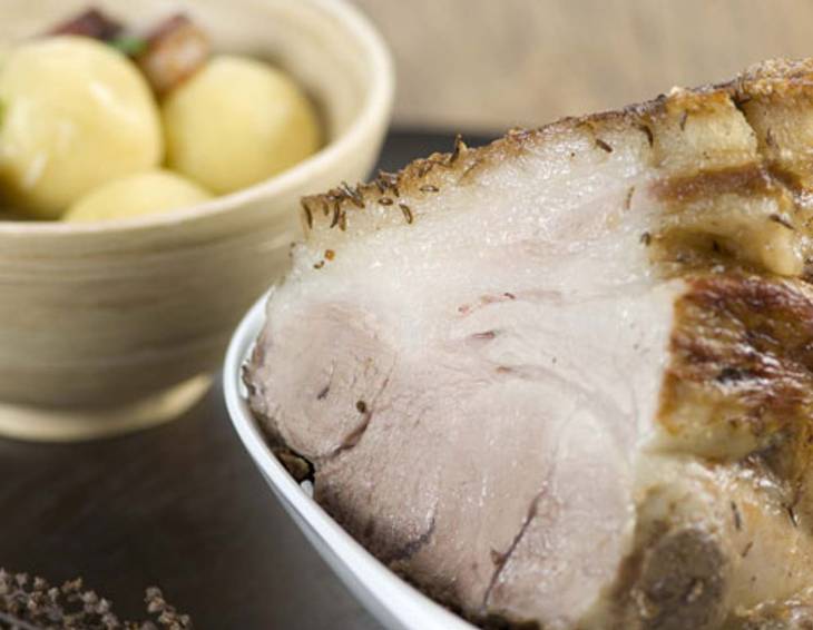 Mamas Schweinsbraten mit Erdäpfelknödeln Mamas Schweinsbraten mit Erdäpfelknödeln
