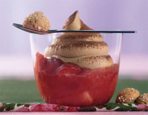 Espressocreme mit Kardamom- Erdbeeren Rezept - ichkoche.at