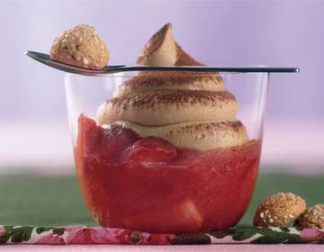 Espressocreme mit Kardamom- Erdbeeren Espressocreme mit Kardamom- Erdbeeren