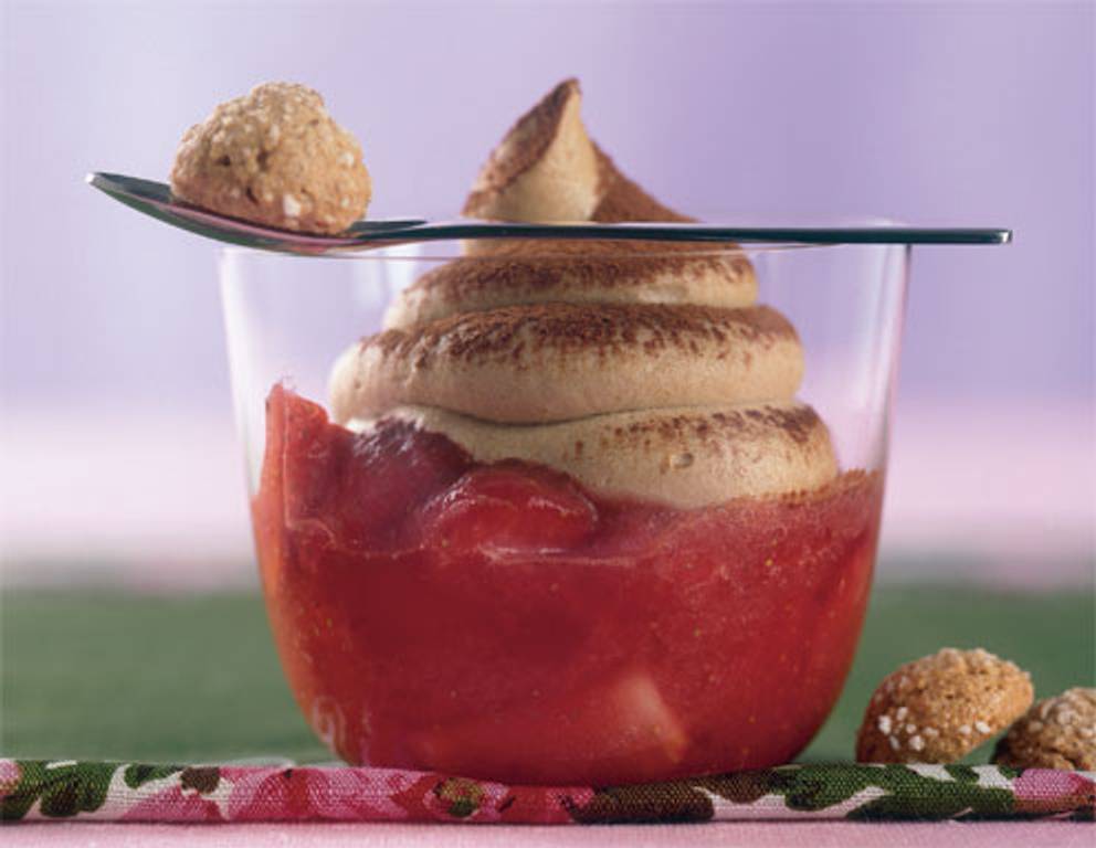 Espressocreme mit Kardamom- Erdbeeren Espressocreme mit Kardamom- Erdbeeren