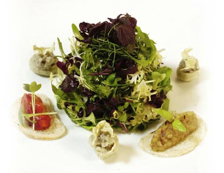 Sommerlicher Salat mit Crostini Sommerlicher Salat mit Crostini