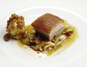 Spanferkel mit Kraut und Erdäpfelknöderl Spanferkel mit Kraut und Erdäpfelknöderl