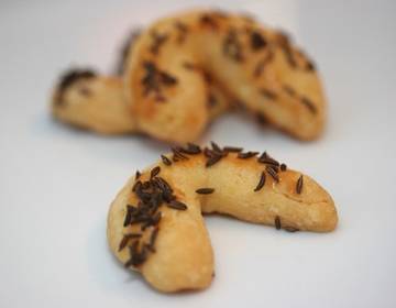 Käsekipferl mit Kümmel Käsekipferl mit Kümmel