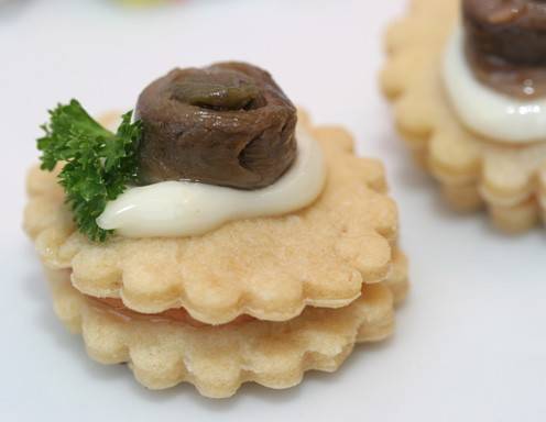 Pikante Mürbteigtaler mit Thunfisch Rezept - ichkoche.de Pikante Mürbteigtaler mit Thunfisch Rezept - ichkoche.de