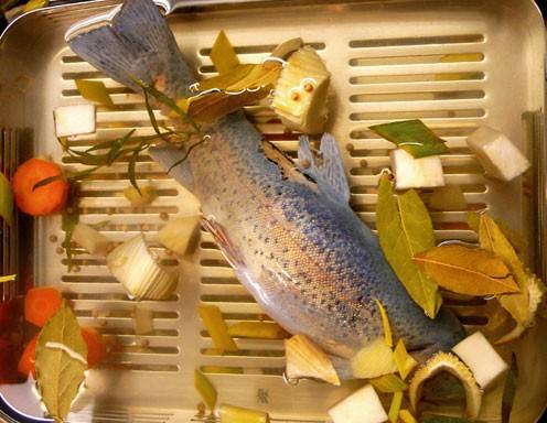Forelle blau mit schaumiger Butter Rezept - ichkoche.de Forelle blau mit schaumiger Butter Rezept - ichkoche.de