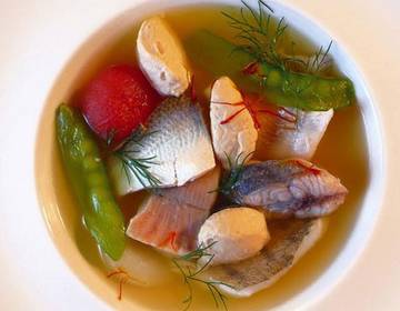 Pot au Feu von Bodenseefischen mit Hechtnockerl