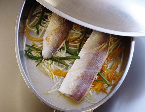 Seefische auf Gemüsebett Rezept - ichkoche.de Seefische auf Gemüsebett Rezept - ichkoche.de