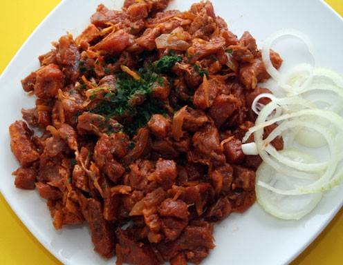 Rindfleisch mit Zwiebeln aus dem Wok