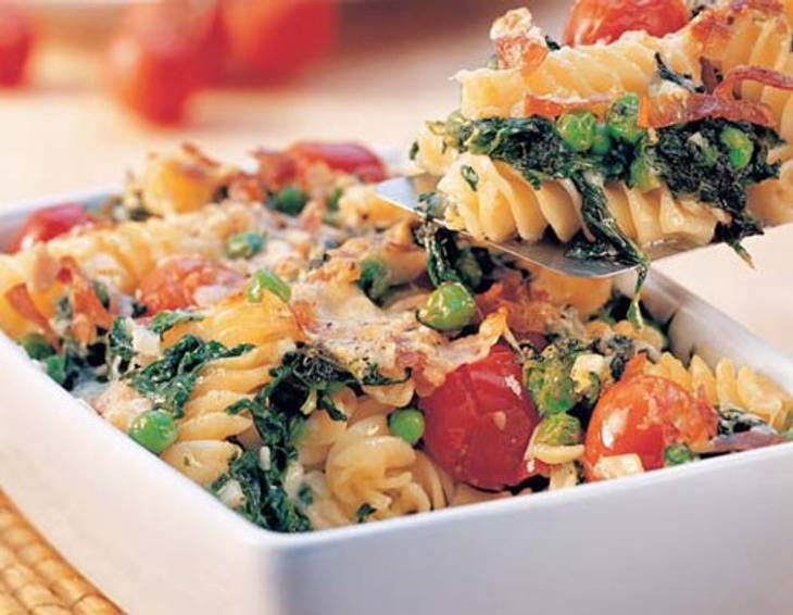 Überbackene Pasta mit Spinat Prosciutto & jungen Erbsen Überbackene Pasta mit Spinat Prosciutto & jungen Erbsen