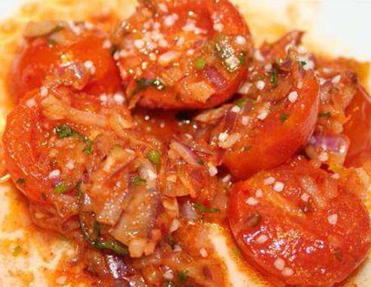 Geröstete Tomaten mit tunesischem Dressing Geröstete Tomaten mit tunesischem Dressing