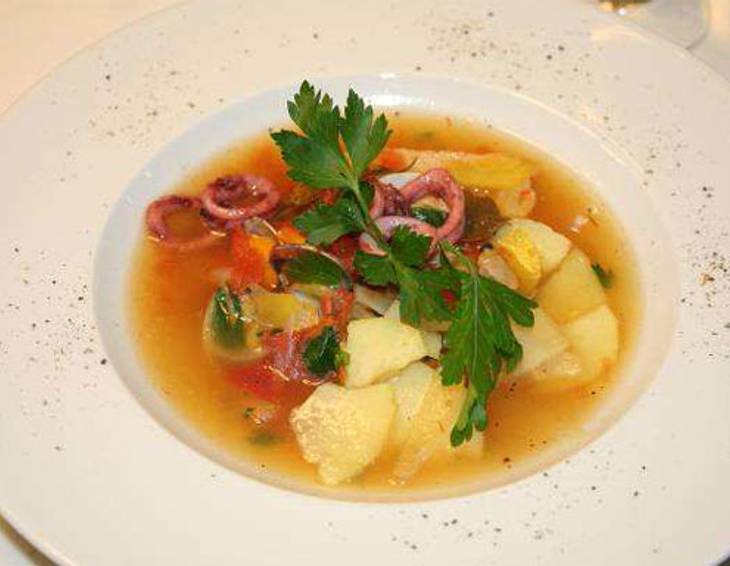 Französische Bouillabaisse mit Rouille & Weißbrot Französische Bouillabaisse mit Rouille & Weißbrot