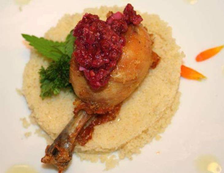 Ingwer Hendlhaxn mit Vanille Cous Cous und Himbeer-Harissa