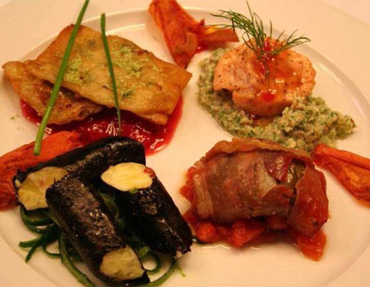 Wan Tans mit Tartar von der Jakobsmuschel Wan Tans mit Tartar von der Jakobsmuschel