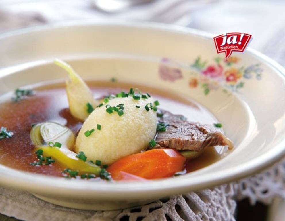 Rindsuppe mit Grießnockerl und Gemüse Rindsuppe mit Grießnockerl und Gemüse