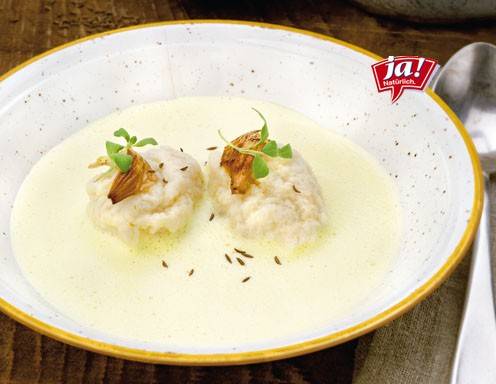 Käse-Zwiebelsuppe mit Kümmelnockerl