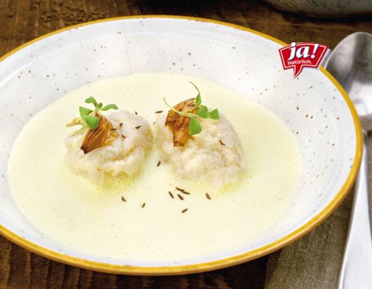 Käse-Zwiebelsuppe mit Kümmelnockerl Käse-Zwiebelsuppe mit Kümmelnockerl