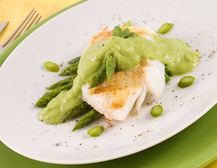 Mariniertes Saiblingsfilet mit grünem Spargel Mariniertes Saiblingsfilet mit grünem Spargel