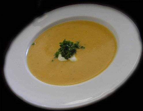 Zwiebelsuppe mit Griess