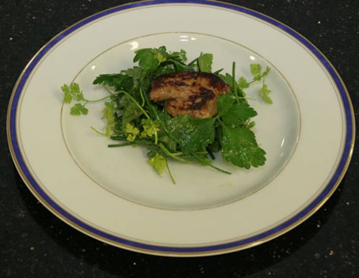 Salat aus Kräutern mit gebratener Foie gras