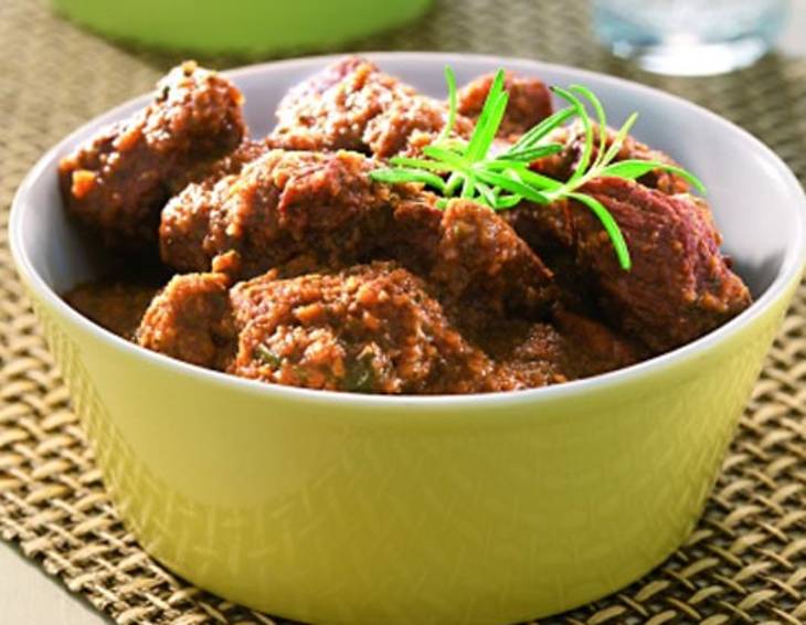 Mufflonragout in dunkler Sauce Mufflonragout in dunkler Sauce
