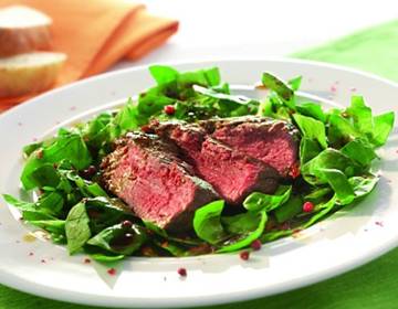 Emusteaks mit Spinatsalat Emusteaks mit Spinatsalat