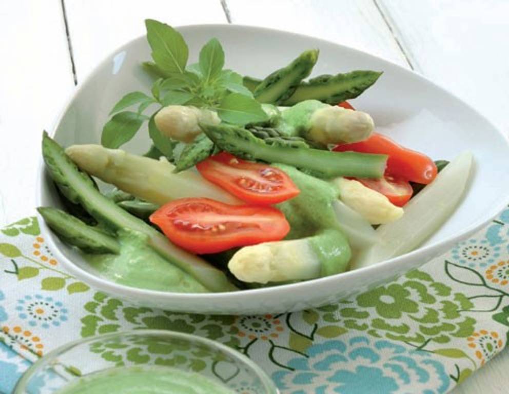 Spargelsalat mit Basilikum-Dressing Spargelsalat mit Basilikum-Dressing