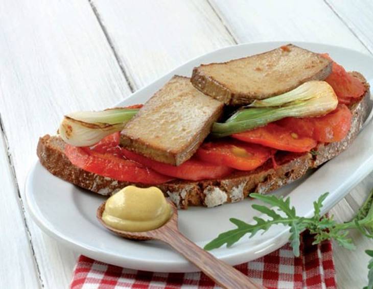Tomaten-Brote mit Dijon-Tofu Tomaten-Brote mit Dijon-Tofu