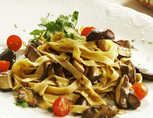 Bandnudeln mit Champignons Rezept - ichkoche.de