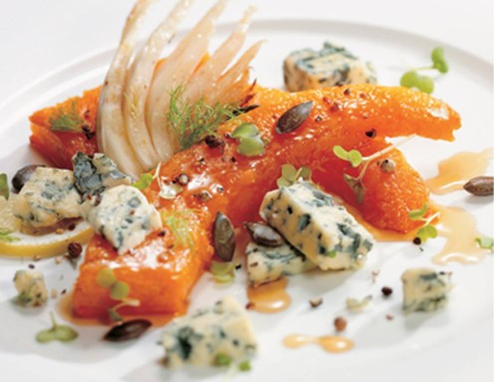 Geschmorter Ofenkürbis mit Fenchel und Blauschimmelkäse Geschmorter Ofenkürbis mit Fenchel und Blauschimmelkäse