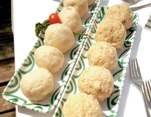 Semmelknödel - Grundrezept - ichkoche.de Semmelknödel - Grundrezept - ichkoche.de