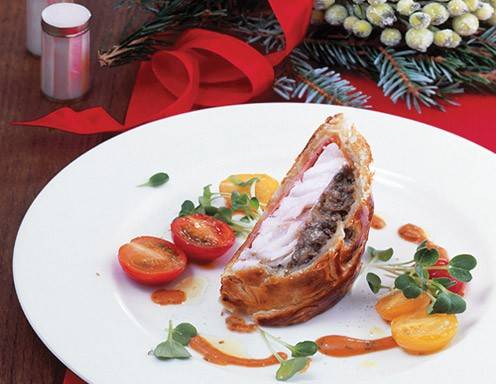 Zanderfilet mit Pilzen im Blätterteig und Basilikum-Tomaten Rezept ... Zanderfilet mit Pilzen im Blätterteig und Basilikum-Tomaten Rezept ...