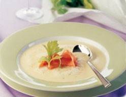 Kartoffel-Cremesuppe mit Räucherlachs