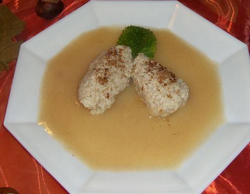 Topfennockerl mit Apfelmousse Rezept - ichkoche.de Topfennockerl mit Apfelmousse Rezept - ichkoche.de