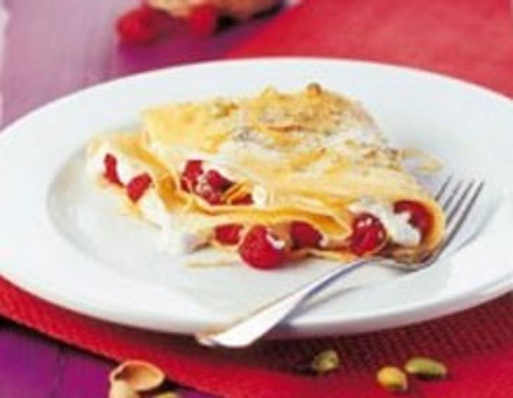 Pistazienpalatschinken mit Himbeer-Zitronenfüllung Pistazienpalatschinken mit Himbeer-Zitronenfüllung