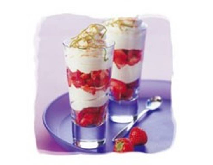 Ricotta-Creme mit Erdbeeren und Limetten Ricotta-Creme mit Erdbeeren und Limetten