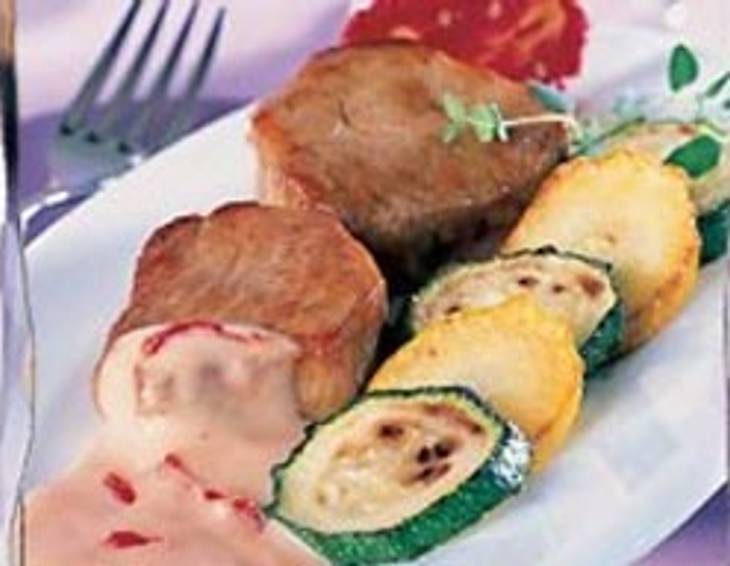 Schweinsmedaillons in Zucchinirahm Schweinsmedaillons in Zucchinirahm