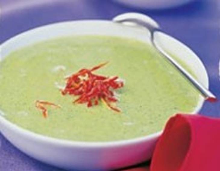 Zucchinicremesuppe mit getrockneten Tomaten Zucchinicremesuppe mit getrockneten Tomaten