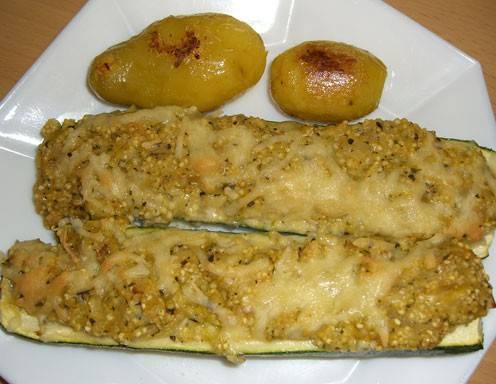 Gefüllte Zucchini mit Hirse Gefüllte Zucchini mit Hirse