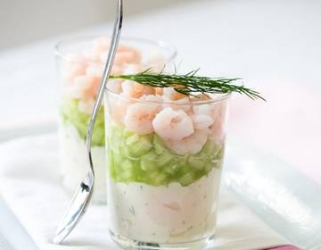 Gurken mit Krabben und Krenmousse Füllung Gurken mit Krabben und Krenmousse Füllung