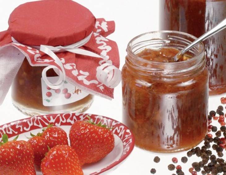 Erdbeermarmelade mit Pfefferkörnern Erdbeermarmelade mit Pfefferkörnern