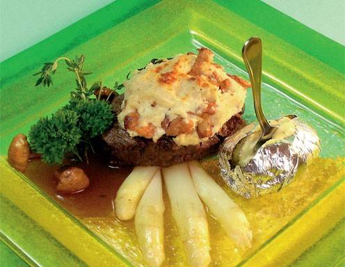 Almochsensteak mit Schwammerl-Erdäpfel-Kruste