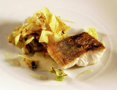 Zander mit Erdäpfel-Krautfleckerln Rezept - ichkoche.at