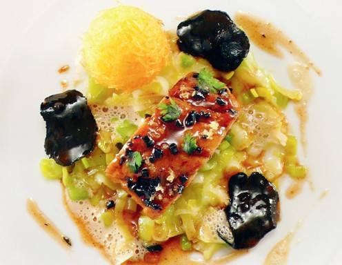 Glaciertes Kalbsbries mit Wintertrüffeln Rezept - ichkoche.de Glaciertes Kalbsbries mit Wintertrüffeln Rezept - ichkoche.de