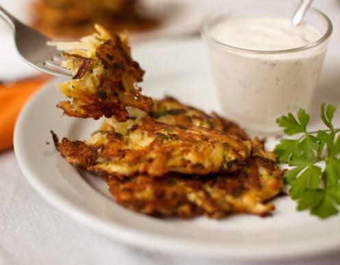 Erdäpfel-Zucchini-Rösti mit Speck und Käse Rezept - ichkoche.de Erdäpfel-Zucchini-Rösti mit Speck und Käse Rezept - ichkoche.de